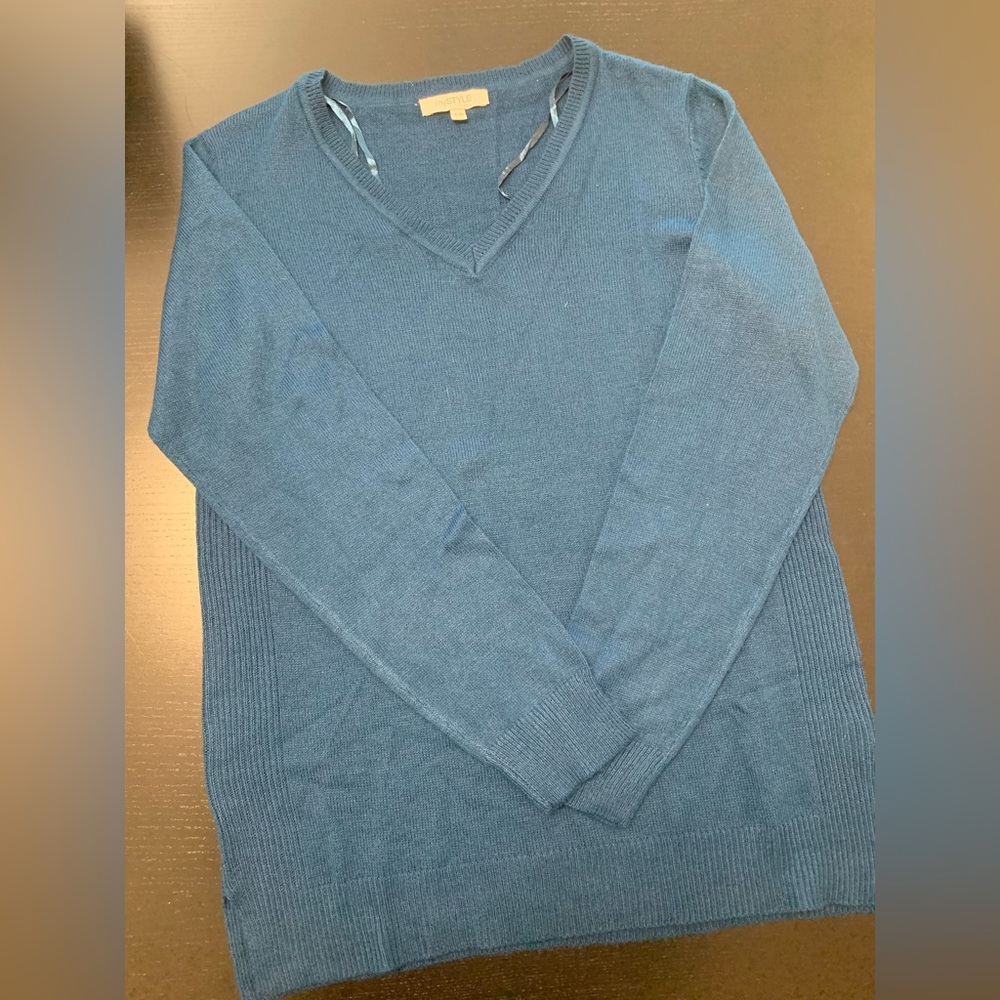 Medium Elegant Teal Women’s V-Neck Sweater